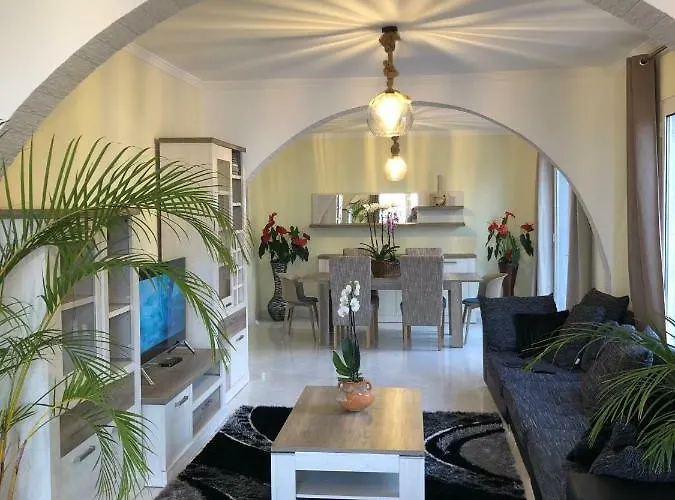 Nyaraló Roadhouse *